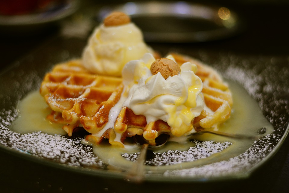 Waffles con helado y licor de café