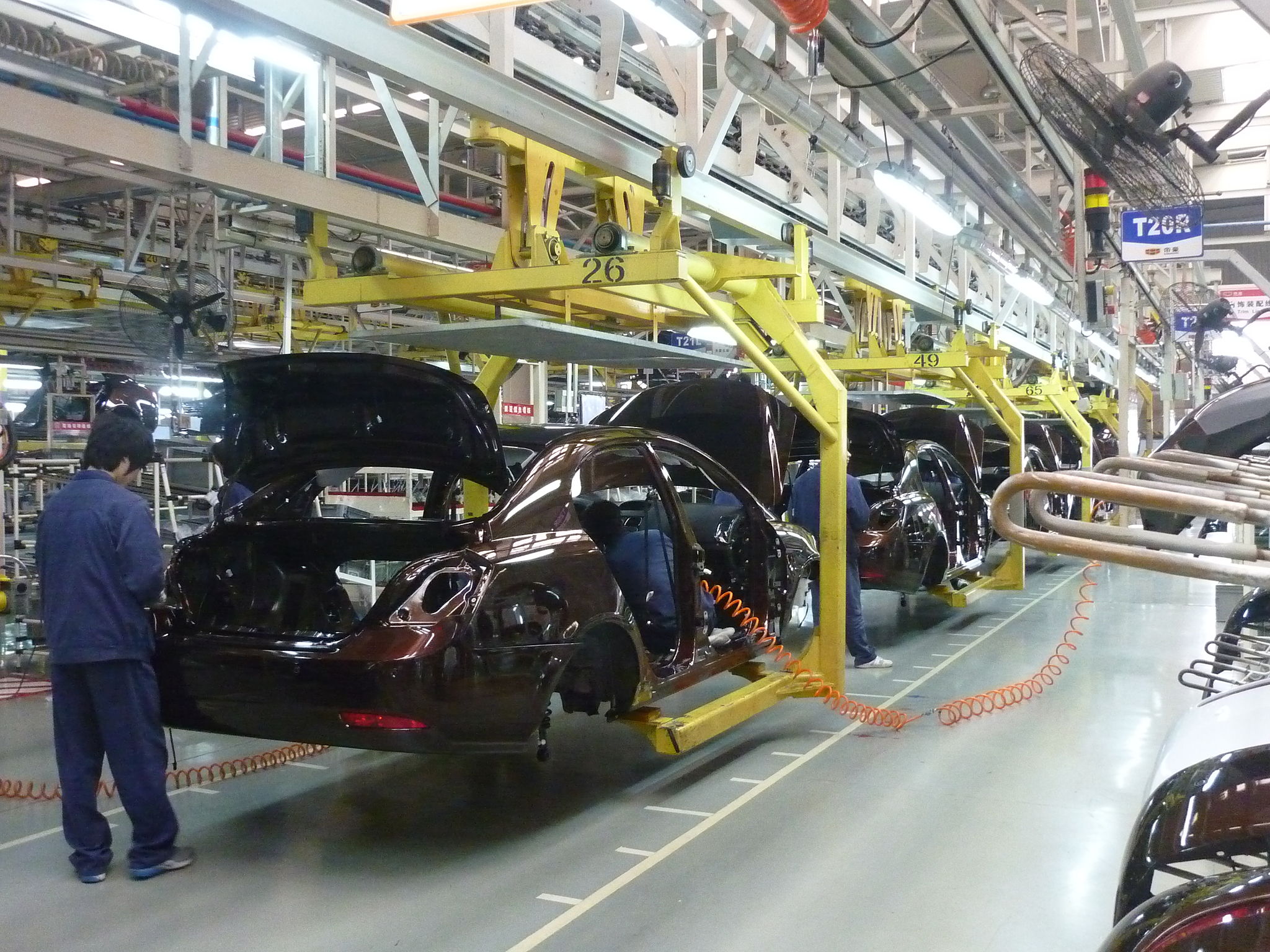 línea de montaje de autos.