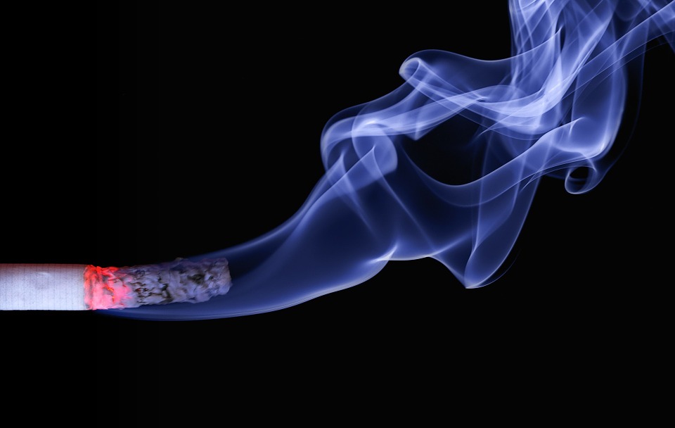 Cigarro humeando