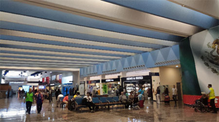Sala de espera en aeropuerto Monterrey Fotografía de la sala de espera de un aeropuerto en México