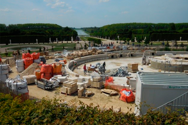 Obras de restauración del Estanque Letona en los jardines de Versalles