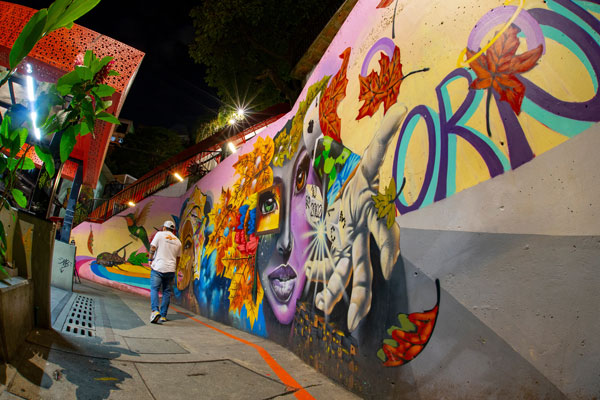 Arte urbano en las calles de la ciudad de Medellín, Antioquia, Colombia Arte urbano en las calles de la ciudad de Medellín, Antioquia, Colombia