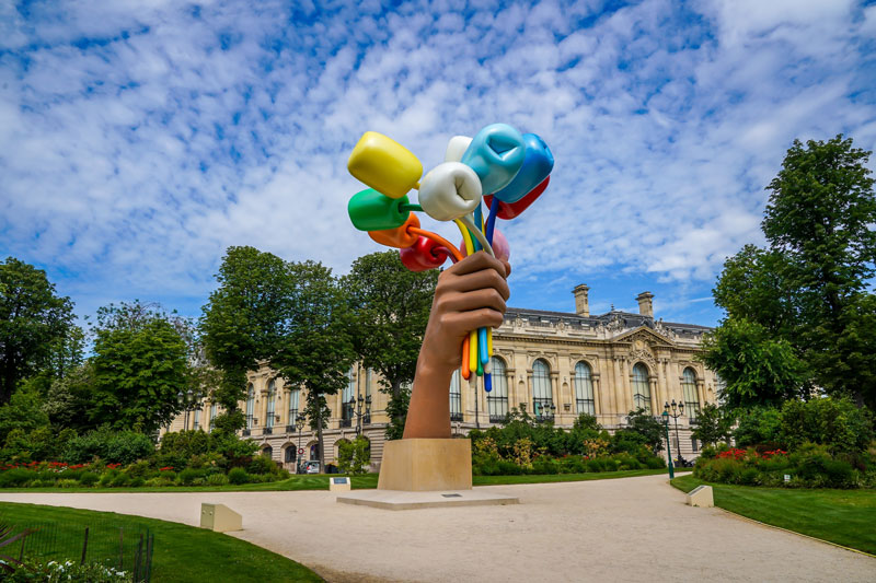 Escultura de ramo de tulipanes de Jeff Koons en París, Francia