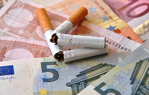 Imagen que muestra cigarrillos rotos.