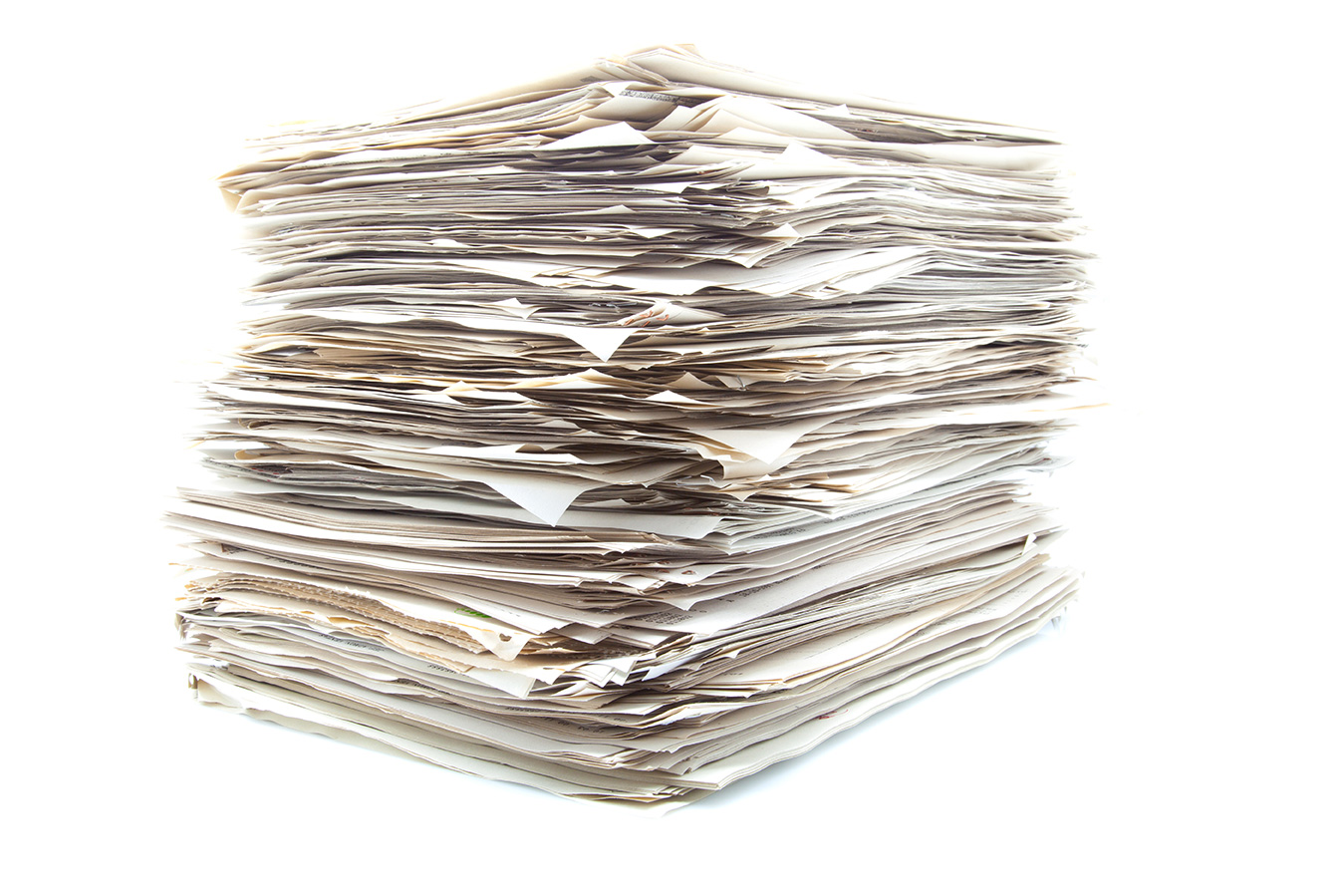 Pila de documentos para clasificar. Concepto de archivo
