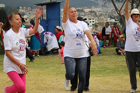 Fotografía de adultos mayores de personas bailando.