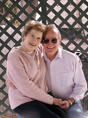 Fotografía de pareja de adultos mayores. 