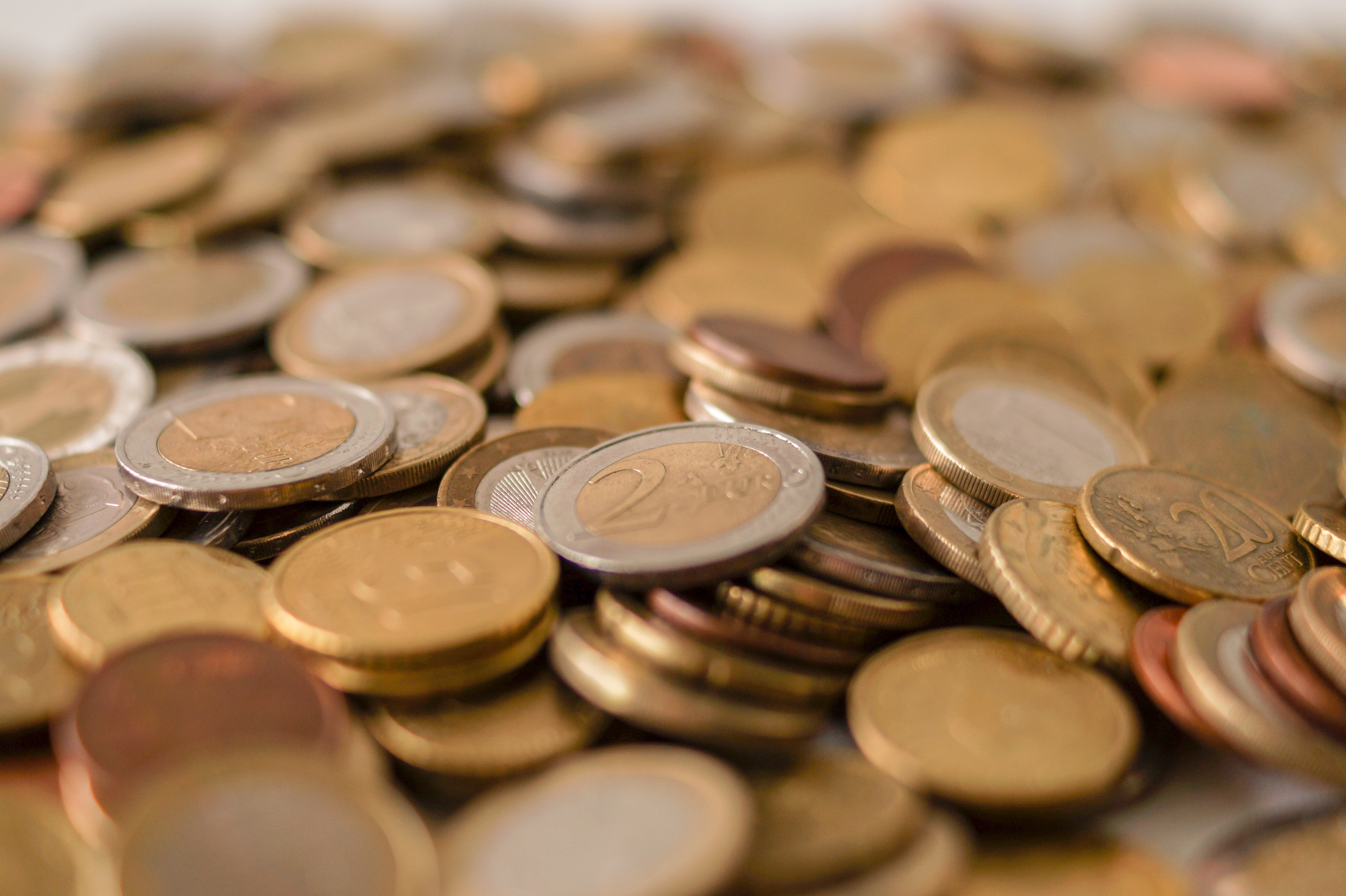 Ganancia representada con muchas monedas