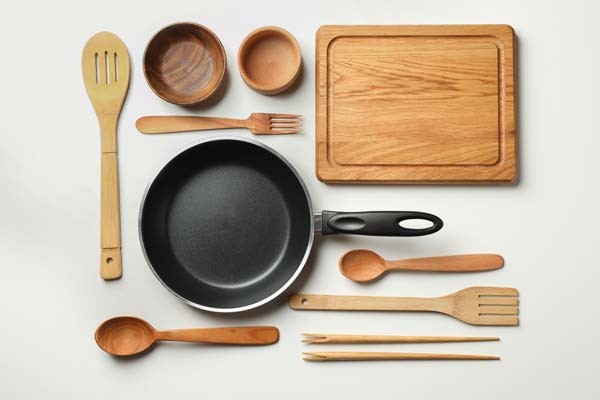 Set de utensilios de comida Cucharas, tabla y sartén